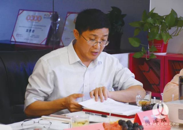 3：黃澤成——湖南省教育科學(xué)院基礎(chǔ)教育研究所副研究員，湖南省小學(xué)校長(zhǎng)工作專業(yè)委員會(huì)常務(wù)副理事長(zhǎng)兼秘書長(zhǎng).jpg