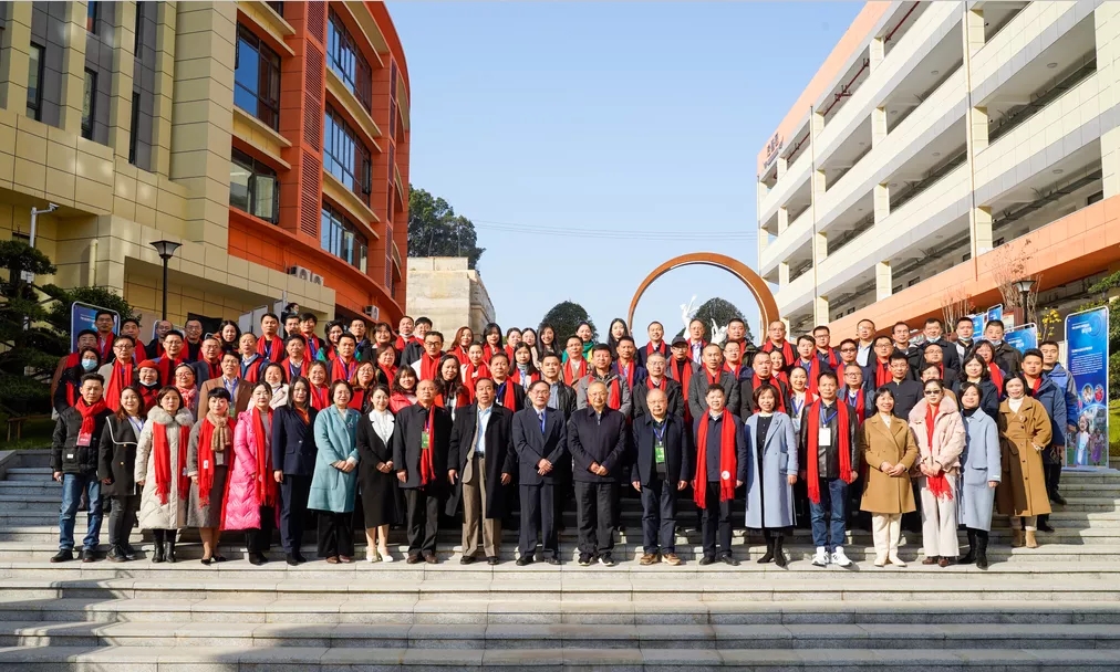 學(xué)校文化建設(shè)與家校社共育 | 緊跟教育步伐，推進(jìn)文化建設(shè)