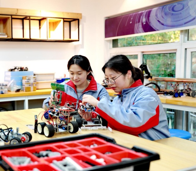 浙江大學(xué)附屬中學(xué)：構(gòu)建校本特色課程，推動(dòng)全體學(xué)生健康全面發(fā)展